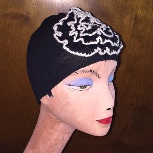 H&M Sz OS blk/wht knit cap w floral accent